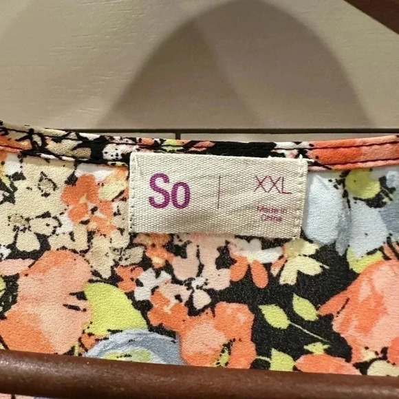 SO V-neck Floral Cinch Blouse- Juniors XXL - Picture 3 of 5